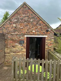 The idyllic Acorn Lodge - Image 4