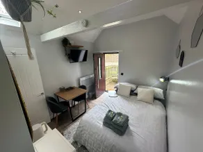 The idyllic Acorn Lodge - Image 5