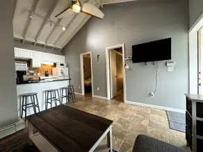 Comfy Beach Condo with Parking - Image 3