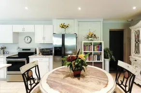 Private Basement Apartment, Sleeps 4 w/ Driveway - Image 5