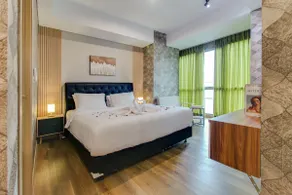 3BR Holland Village W/ Free Parking & Sky Pool - Image 3
