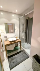 2 bedroom apartment, balcony with beautiful unobstructed view - Image 2