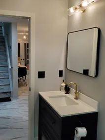 EllaP Suite, Free driveway parking - Image 5