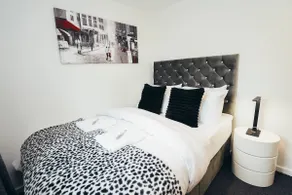 Snug 1 Bed Apartment in Derbyshire with Parking - Image 3