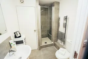 Snug 1 Bed Apartment in Derbyshire with Parking - Image 5