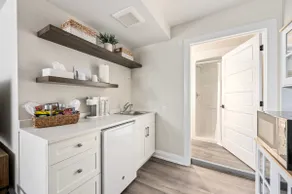 Strathroy Studio “Boutique living at its best!” - Image 4