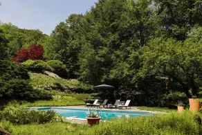 Country retreat on 4 private acres - Image 2