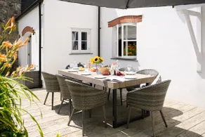 Coastal haven in Charlestown, gardens, sleeps 13 - Image 2