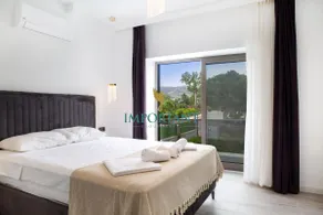 Detached villa with private pool and free transfer - Image 2