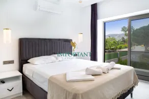 Detached villa with private pool and free transfer - Image 5