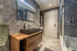 Modern Apt | 21st Floor | Panoramic Views-Mercury - Image 3