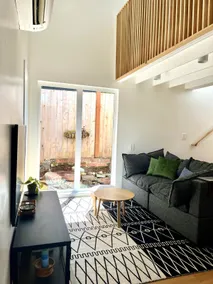 Bright + Modern Guesthouse - Image 3