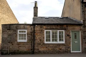 Cosy Cottage, Copper Bath, Parking, Logburner - Image 2