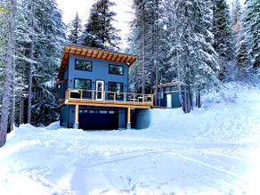 Custom Cabin: Prime location, hot tub & more - Image 4