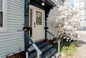 Downtown Crash & Snooze — 2 Rooms, Sleeps 7 - Image 5