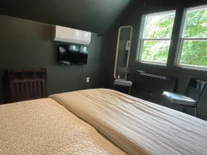 Private Suite Above Art Studio - Close to the Lake - Image 3