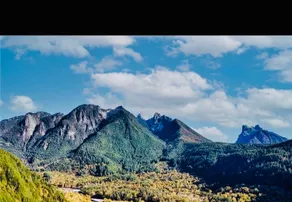 Cozy mountain A-Frame cabin on river w hottub & views. Minutes from hikes & ski! - Image 5