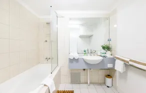 Calm on Cullen - 1 BRM, Ground floor, Pool Access - Image 5