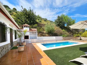 Privat villa med jacuzzi i Guaro - Image 3