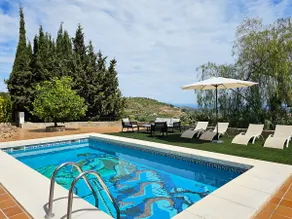 Privat villa med jacuzzi i Guaro - Image 2