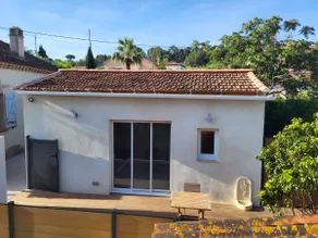 Beachfront cottage for rent - Image 2