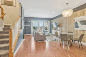 ”Chic” DC Townhome w/ Parking - Image 5