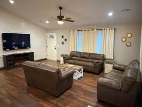 Hill House-2 Miles from Current River & Landing - Image 3