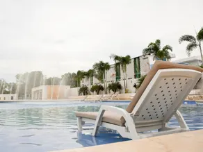 Modern on the beach with a pool and breakfast - Image 3