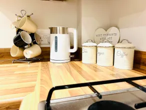 Hereford Stays Apartment 8 with Free Parking & WiFi - Image 5