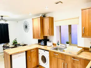 Hereford Stays Apartment 8 with Free Parking & WiFi - Image 4