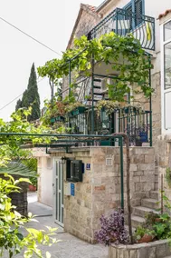 Luxury apartment in old town center with terrace - Image 2