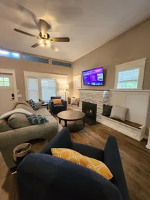Blue Hazel Haven, Walkable to everything! - Image 2