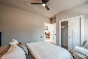Clean & Bright 1-BR Condo near Broadway St (101) - Image 2