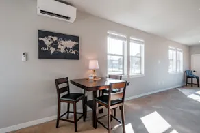 Clean & Bright 1-BR Condo near Broadway St (101) - Image 4