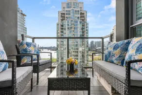 1BR Sub-Penthouse w/ Scenic Views | Science World - Image 5