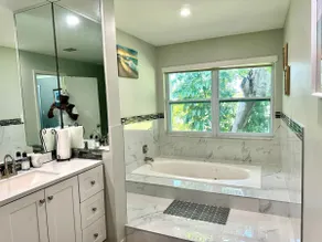 Modern Lake View Townhouse - Image 4