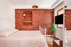 In Groundfloor Apt With Backyard - Image 2