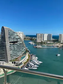 Luxury 2BR Apartment in Marina Condos - Image 2