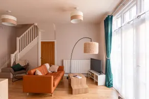 Stylish Beach Townhouse · Parking · Ferry Discount - Image 3