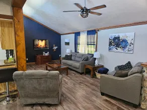 Canopolis Lakehouse - Image 2