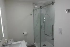 Guests praise:Spotlessly Clean, SelfCheck-In, WiFi - Image 4