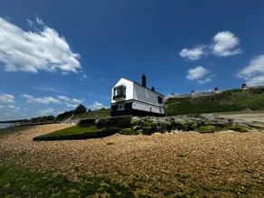 Iconic Beach Front Stay | The Watch House, Lepe - Image 5