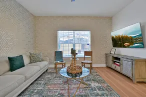Trendy Retreat - Great Location - Fully Loaded - Image 3