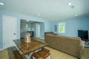 Farmhouse Retreat near Bennett Springs Park - Image 3