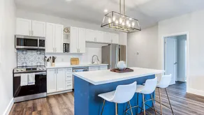 Luxury Home Mins to Lake & Beach - Image 4