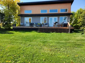Cozy Family Waterfront Cottage - Image 2