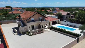 Holiday home Bevanda - Image 2