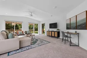 Charming Ranch-Style Apartment. Modern Amenities - Image 2