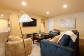 1BR 2BA Lower Unit with Lake Access - Prime Spot - Image 4