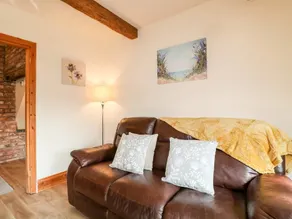Charming 3 Bed Cottage sleeps 5 - Image 5